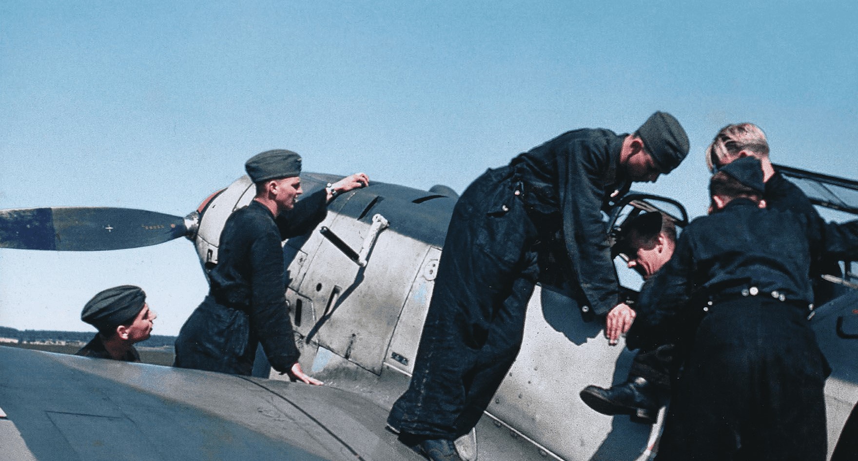 Questo stupendo scatto a colori, presumibilmente risalente al febbraio del 1941, mostra un Bf 109 D-1 di un'unità sconosciuta.