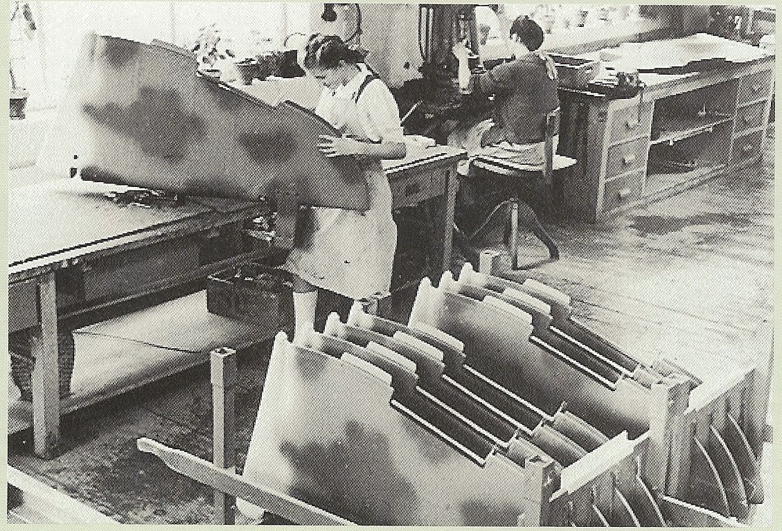 Two workers photographed while manufacturing Bf 109 K tail rudder. Here it is clearly vivisble how each component was pre-painted even before being assembled with the fuselage.